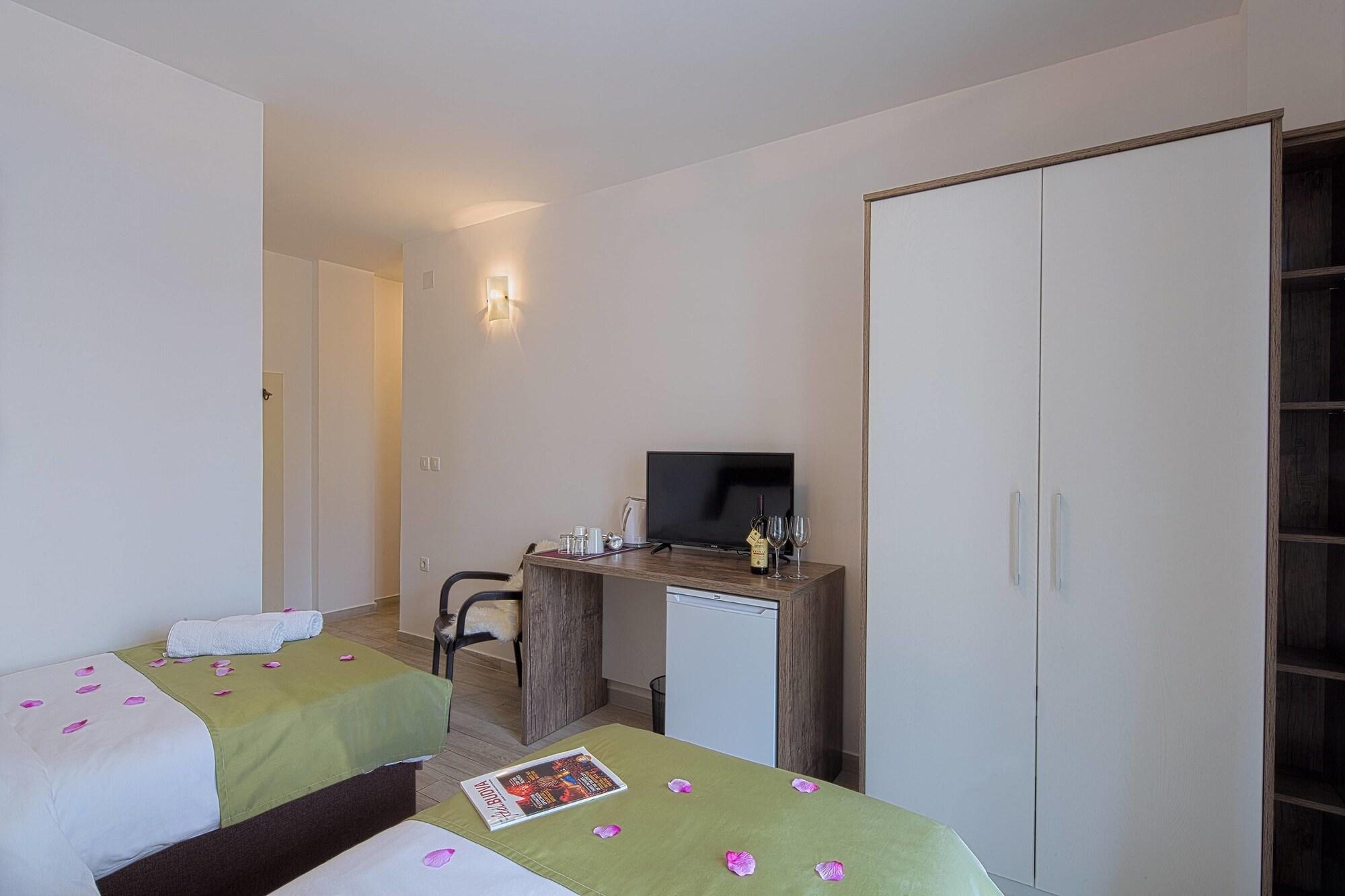 Le Marc Guest House Budva Exterior foto